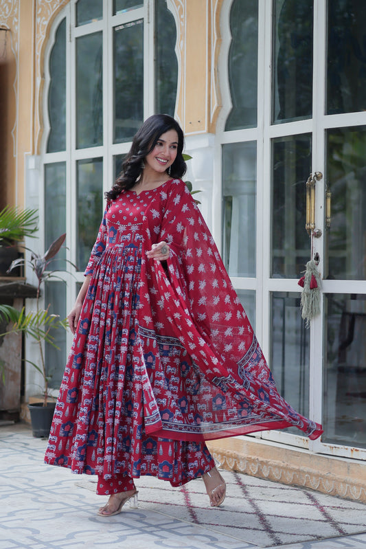 Stylish Kurti with Matching Pants and Dupatta – Festive Collection